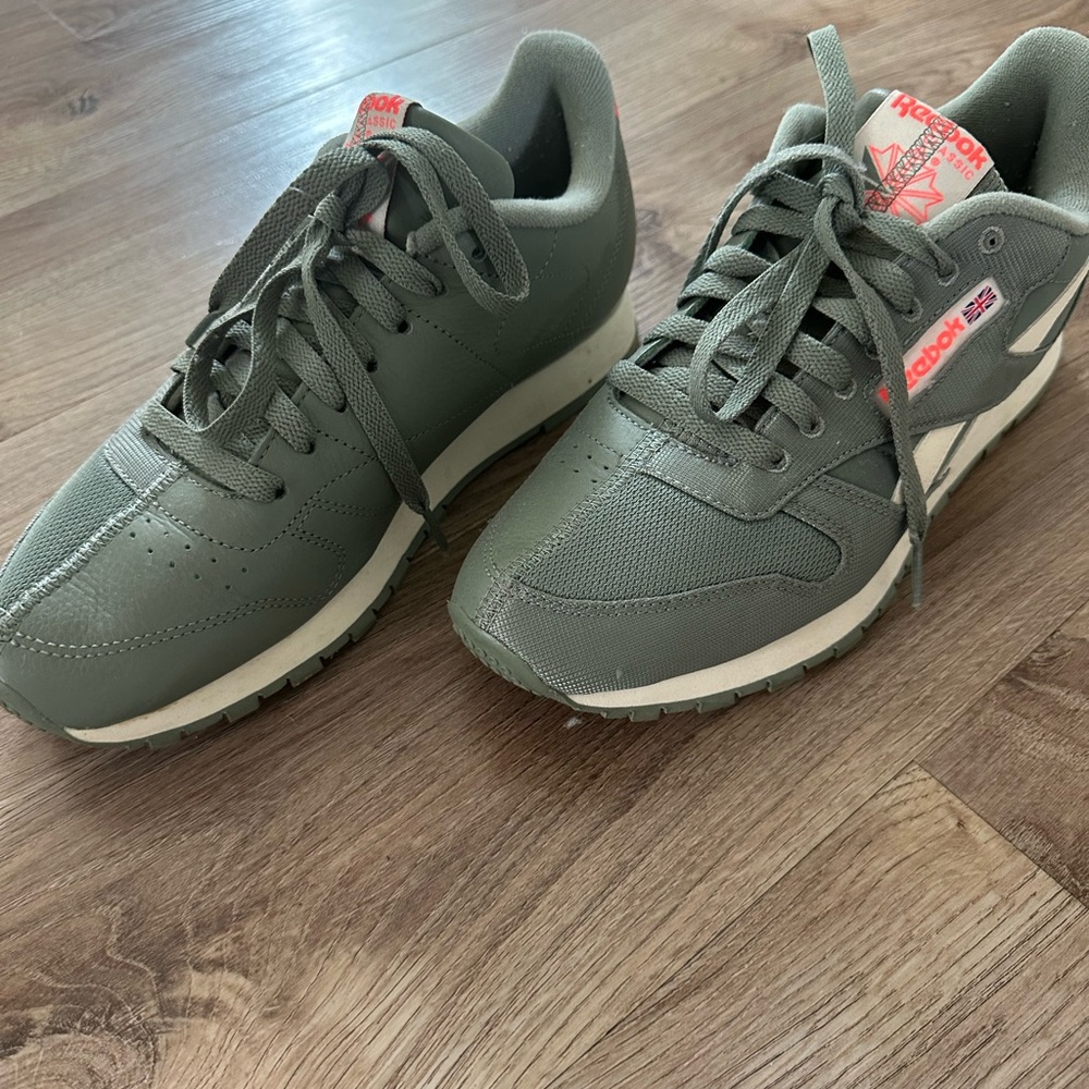 Reebok Women’s Sage Green Sneakers, Size 9